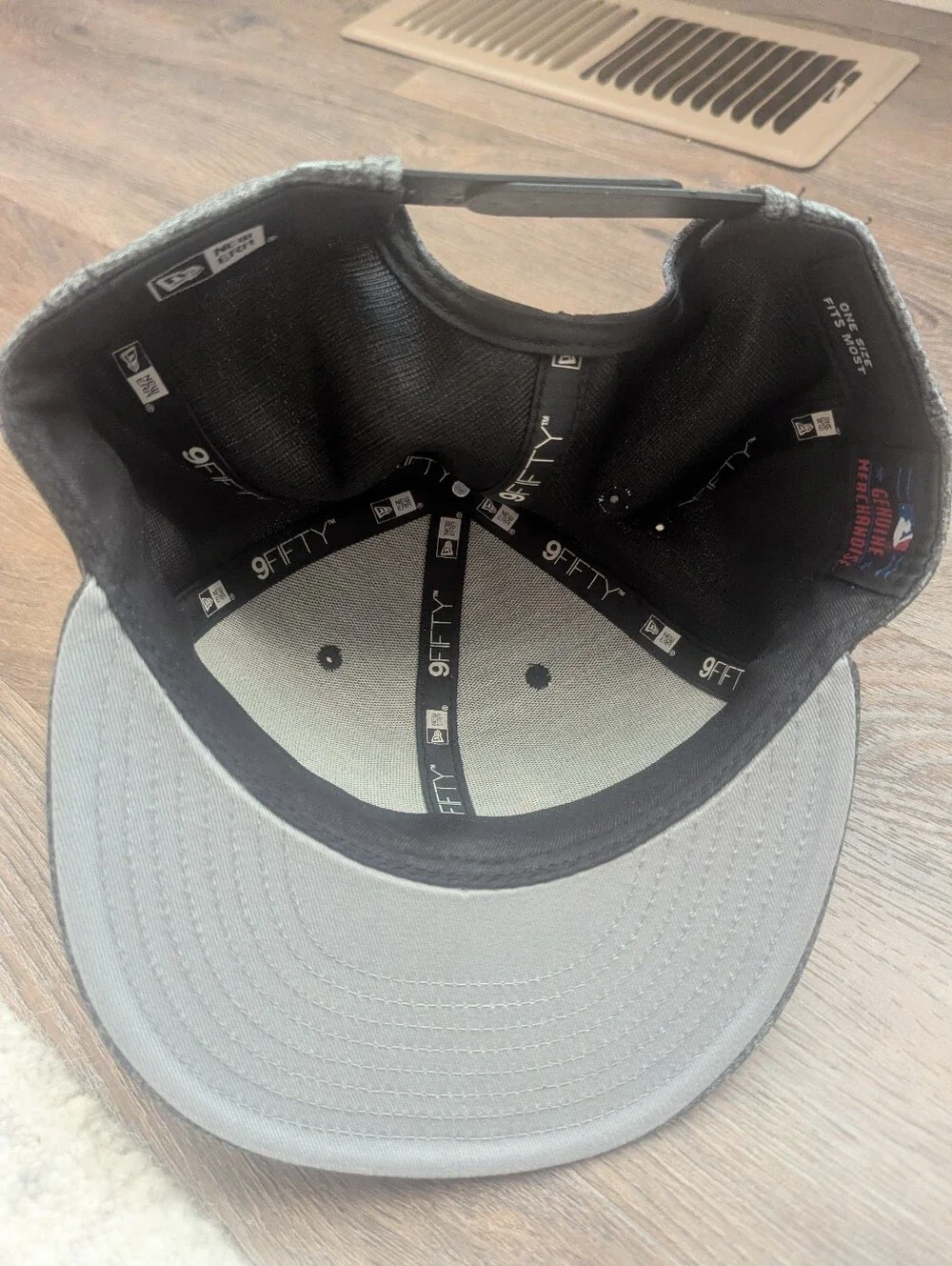 ​New Era Minnesota Twins Shadow Tech Gradient Fade Snapback Hat Grey Black TC